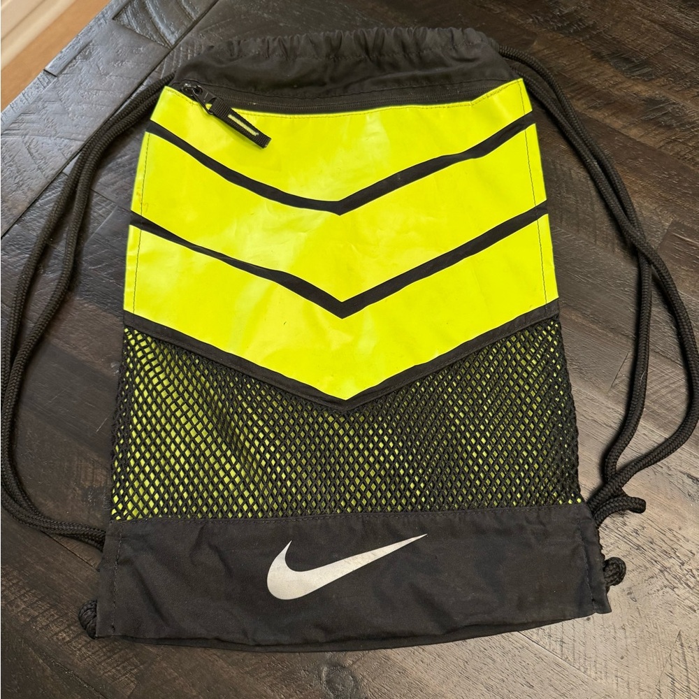2 Nike Drawstring Gym Sacks - Picture 8 of 12